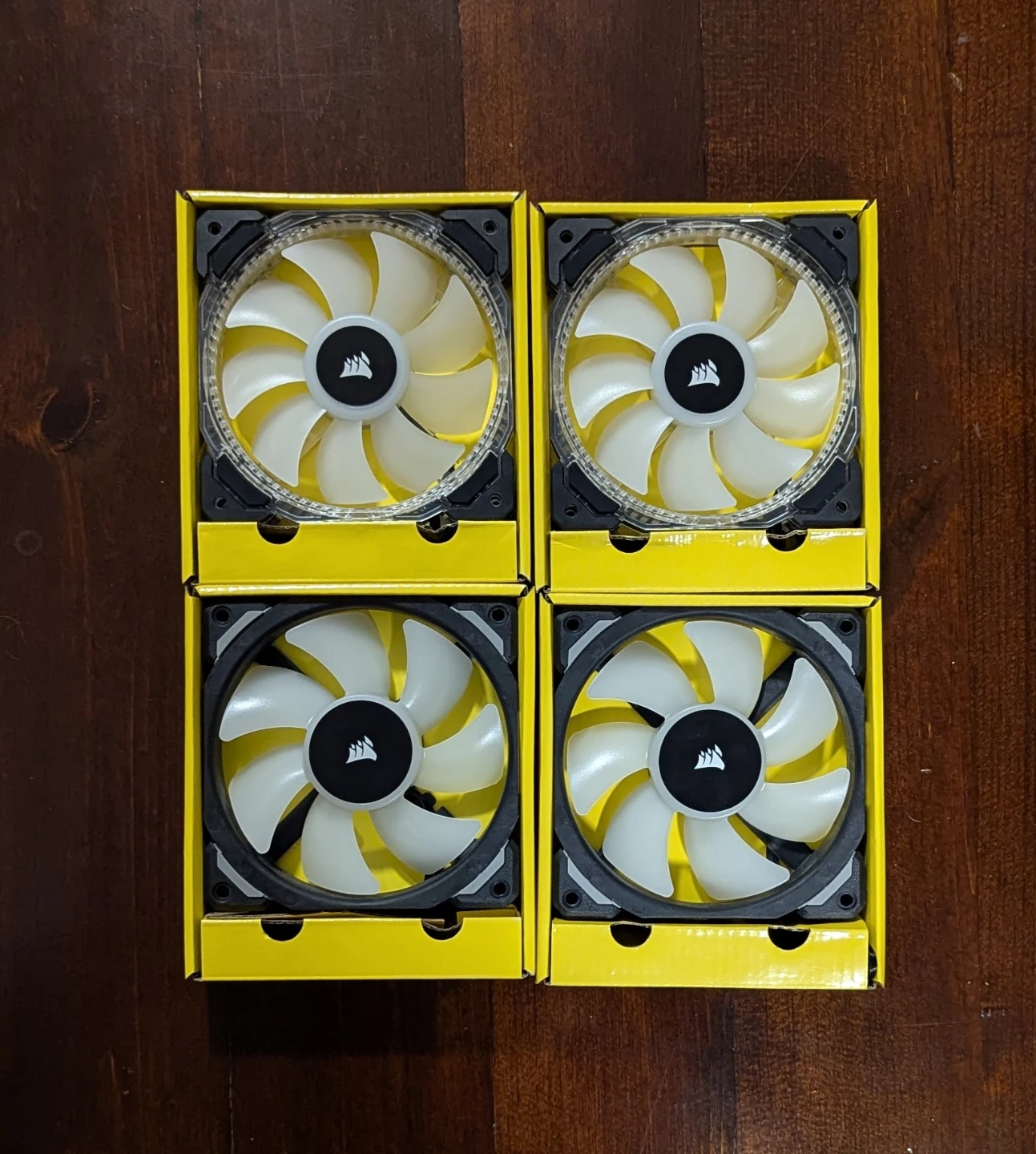 Corsair Fan 4-Pack with Controllers - photo 2