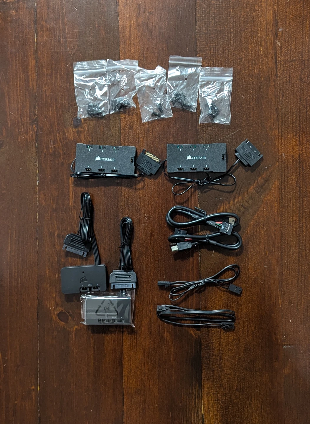 Corsair Fan 4-Pack with Controllers - photo 3