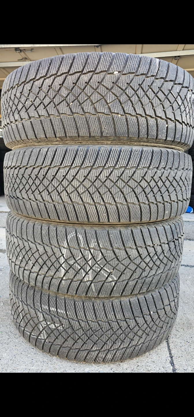 235/60 R18 MOTOMASTER WINTER TIRES