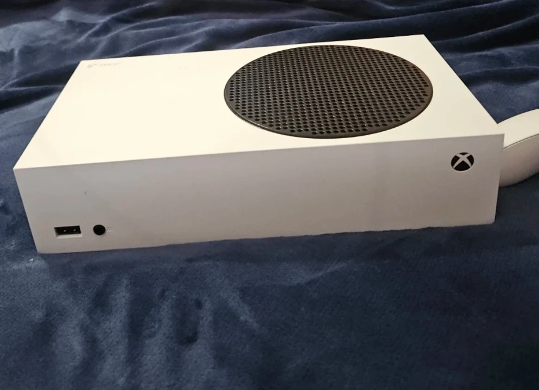 Xbox Series S Console with Controller Comes in Box - photo 3