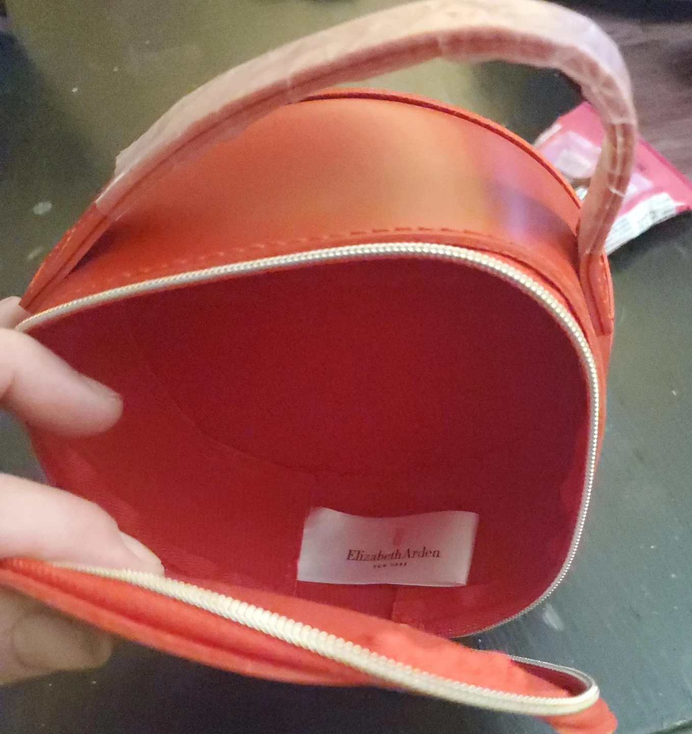 Elizabeth Arden Red Round Cosmetic Bag - photo 4