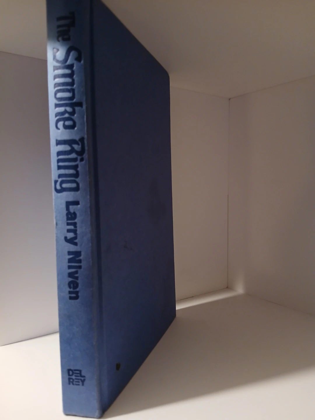 The Smoke Ring by Larry Niven - Del Rey Book - photo 2
