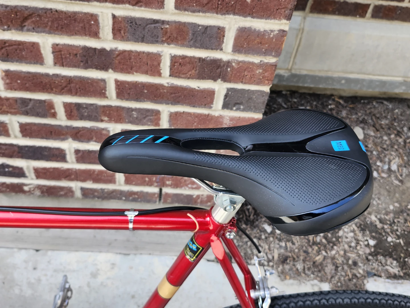 Red Norco Monterey SL Road Bike (like new) 🌱 - photo 2