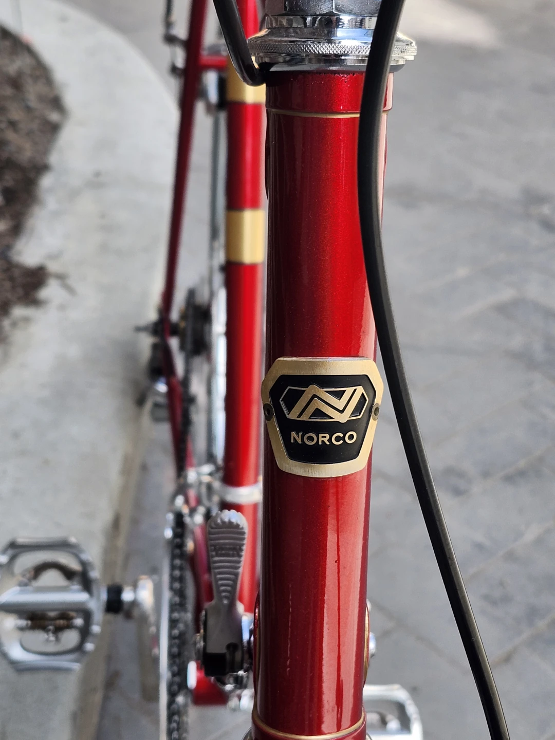 Red Norco Monterey SL Road Bike (like new) 🌱 - photo 5
