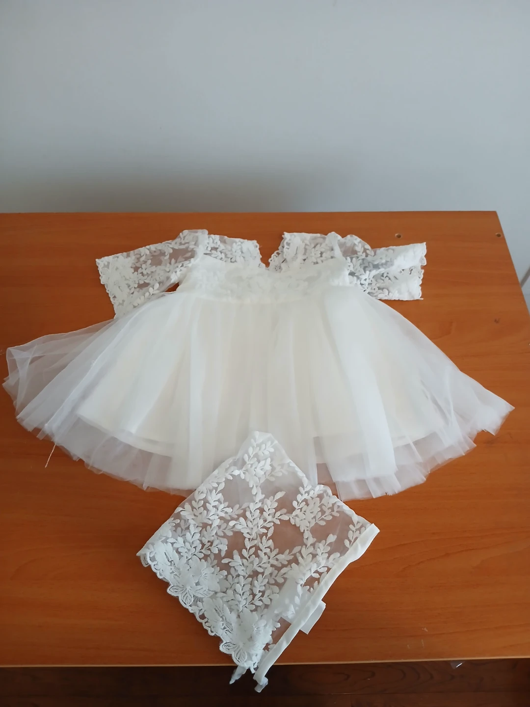 Robe blanche pour bébé fille