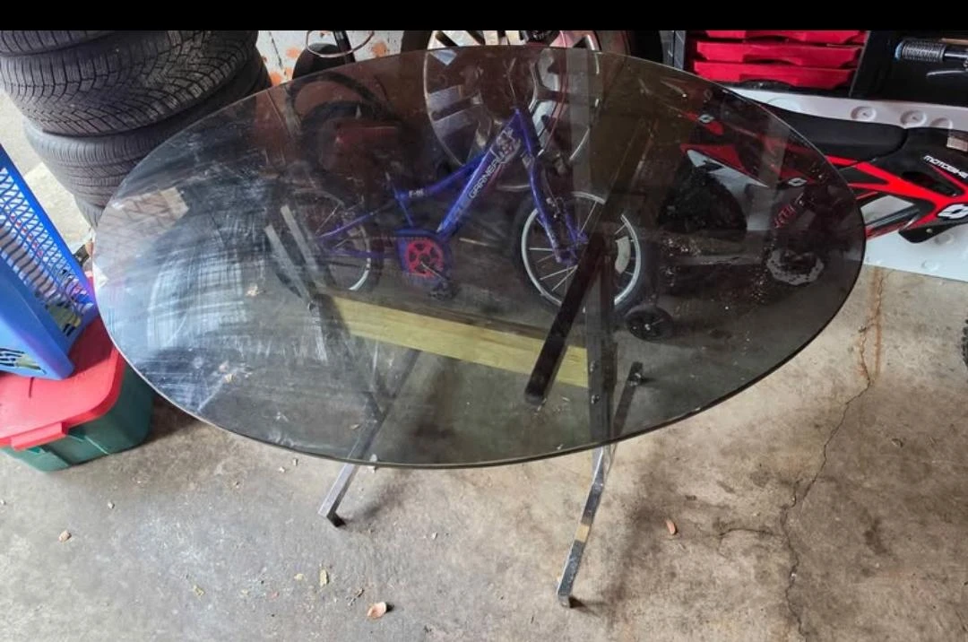 Glass top table with 4 metal chairs