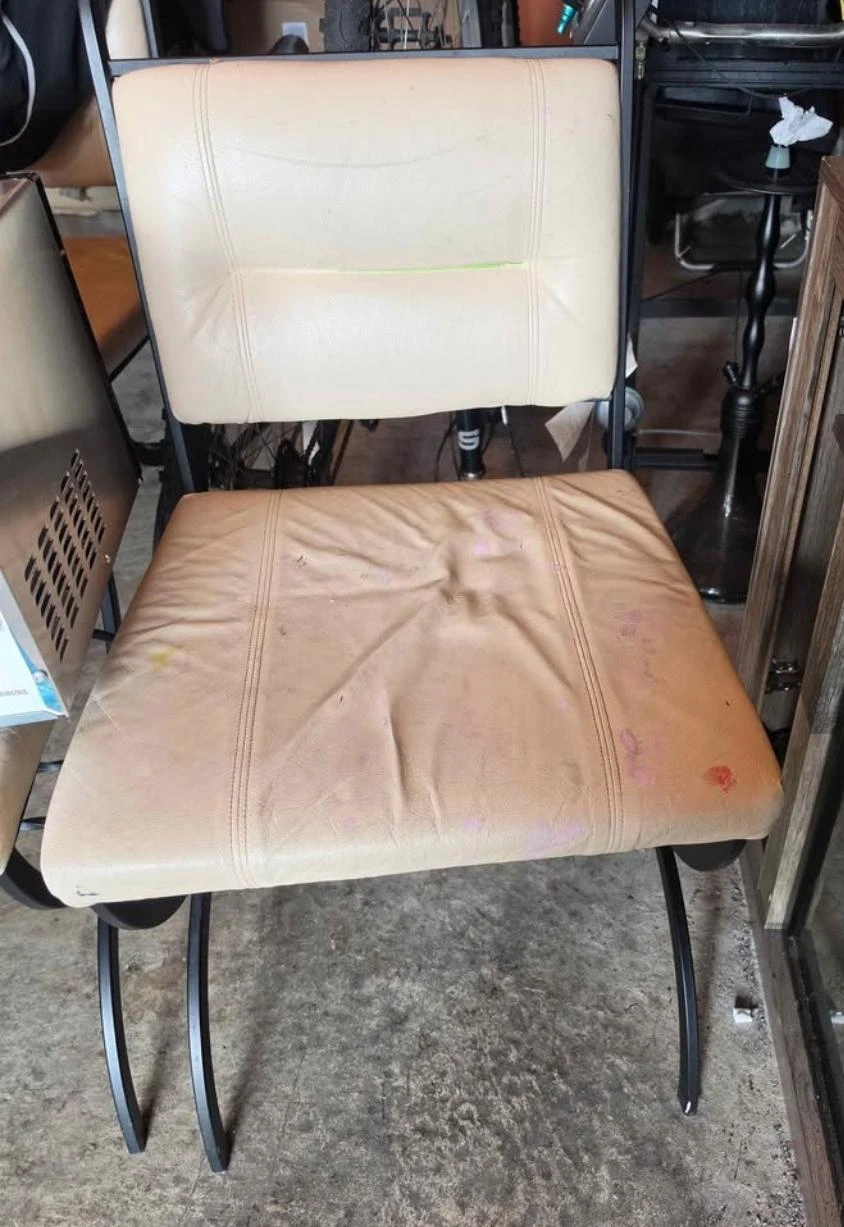 Glass top table with 4 metal chairs - photo 2