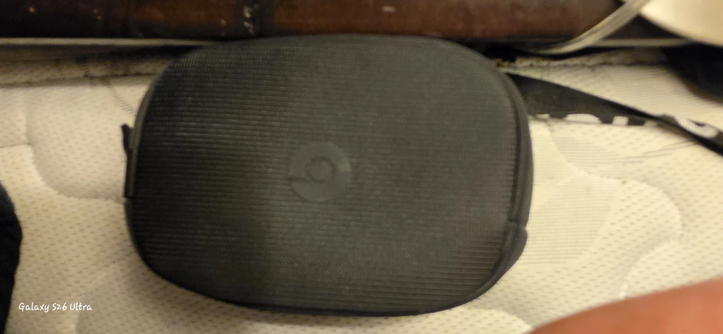 Beats Solo 4  Black and Gold Wireless  Headphones - photo 4