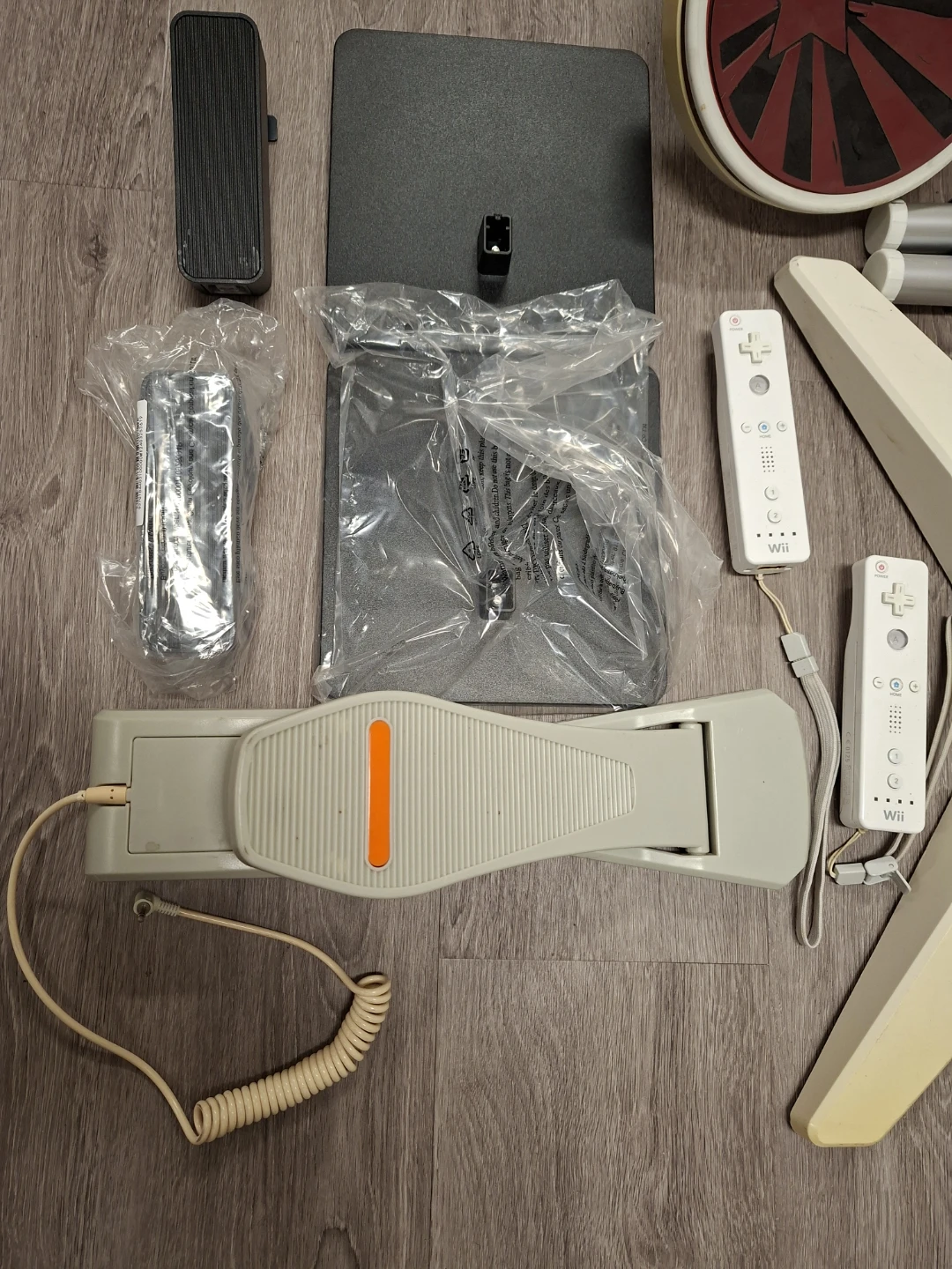 Nintendo Wii Console with Guitar Hero and Rock Band Bundle - photo 2