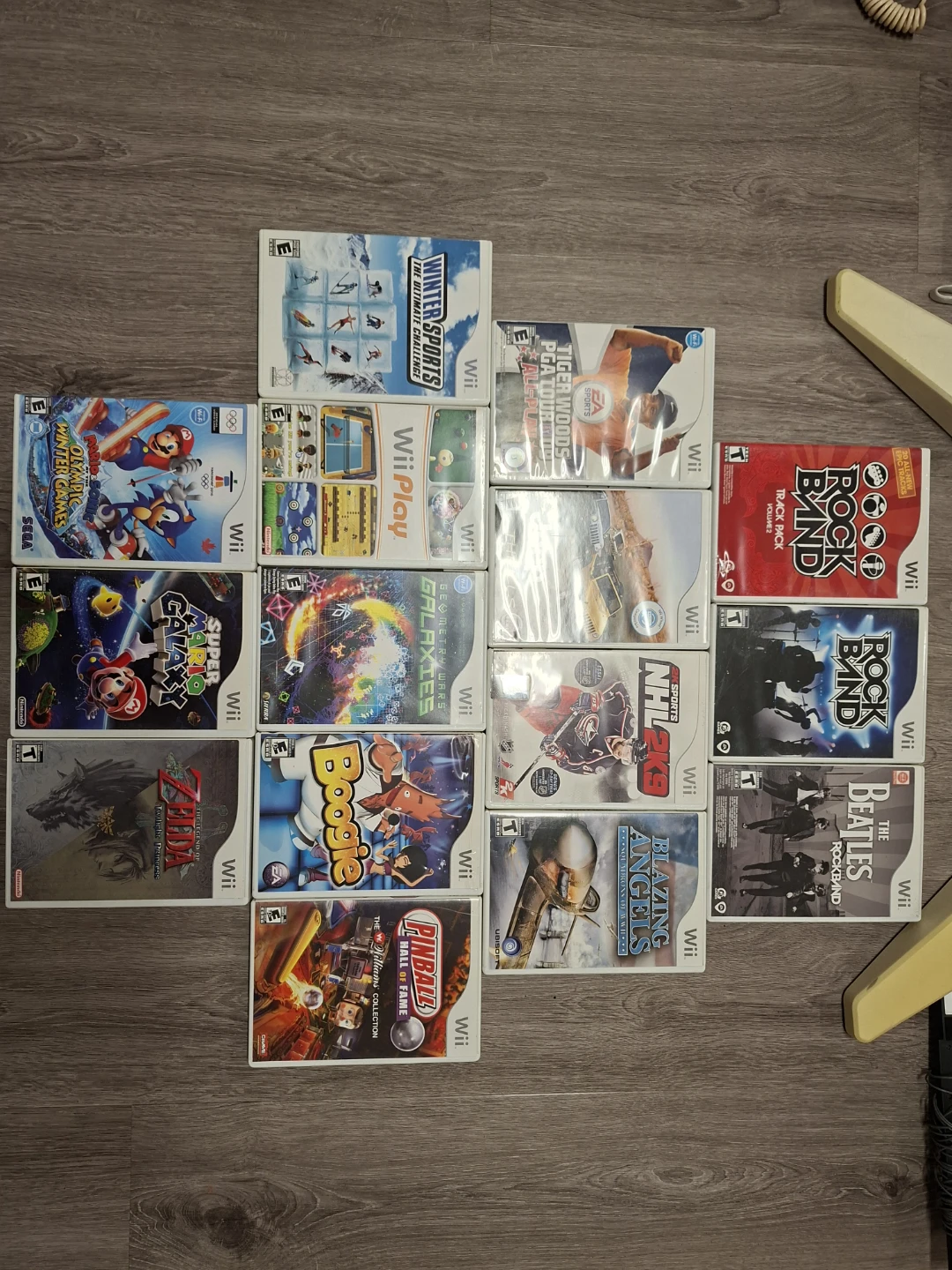 Nintendo Wii Console with Guitar Hero and Rock Band Bundle - photo 4