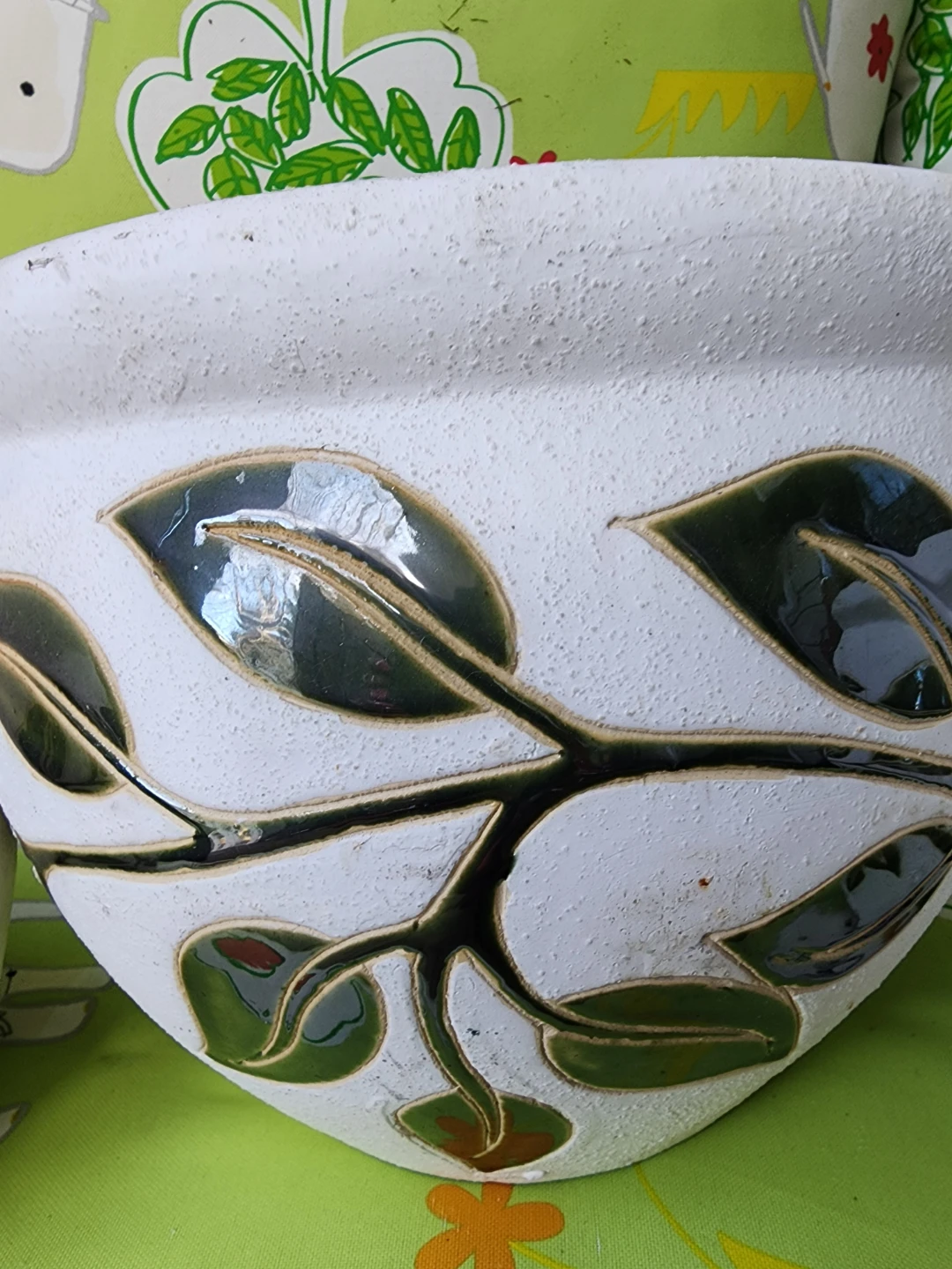 Set of 3 White Ceramic Planters with Leaf Design - photo 4