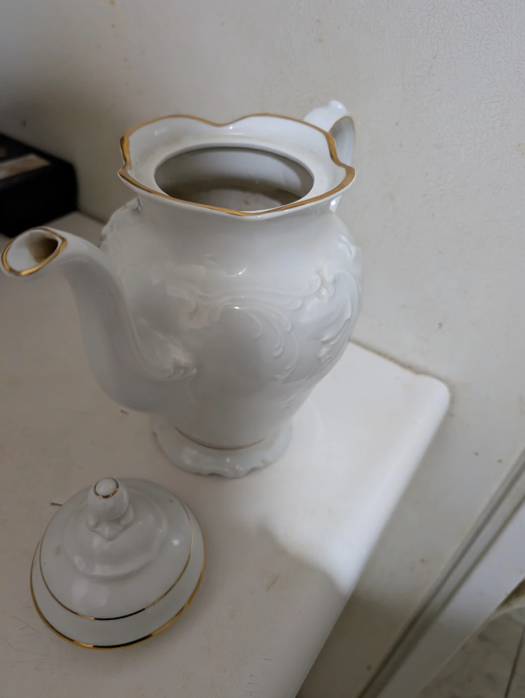 White Porcelain Teapot with Gold Trim - photo 3