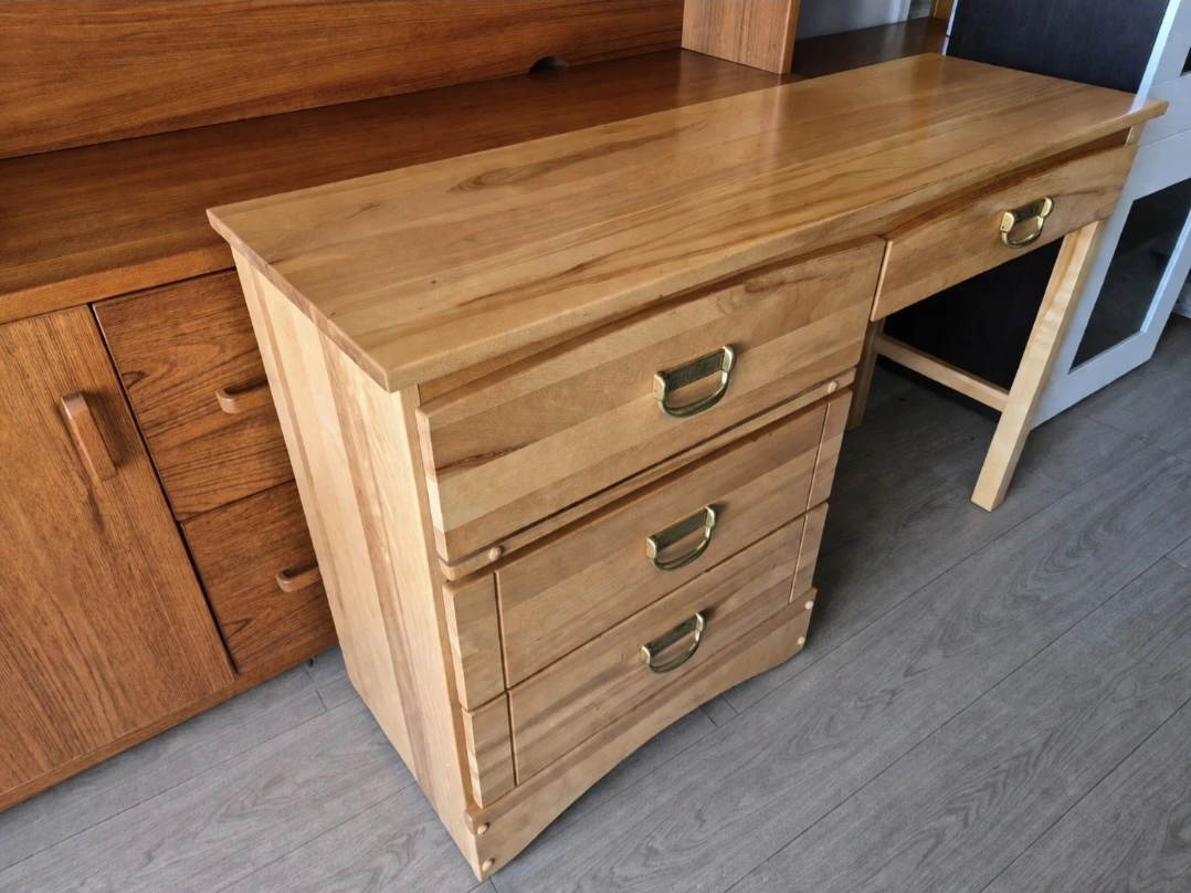 Light Wood Desk with 4 Drawers - photo 4