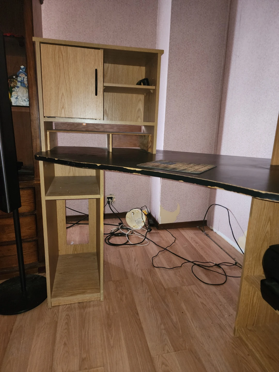 Corner Desk with Hutch