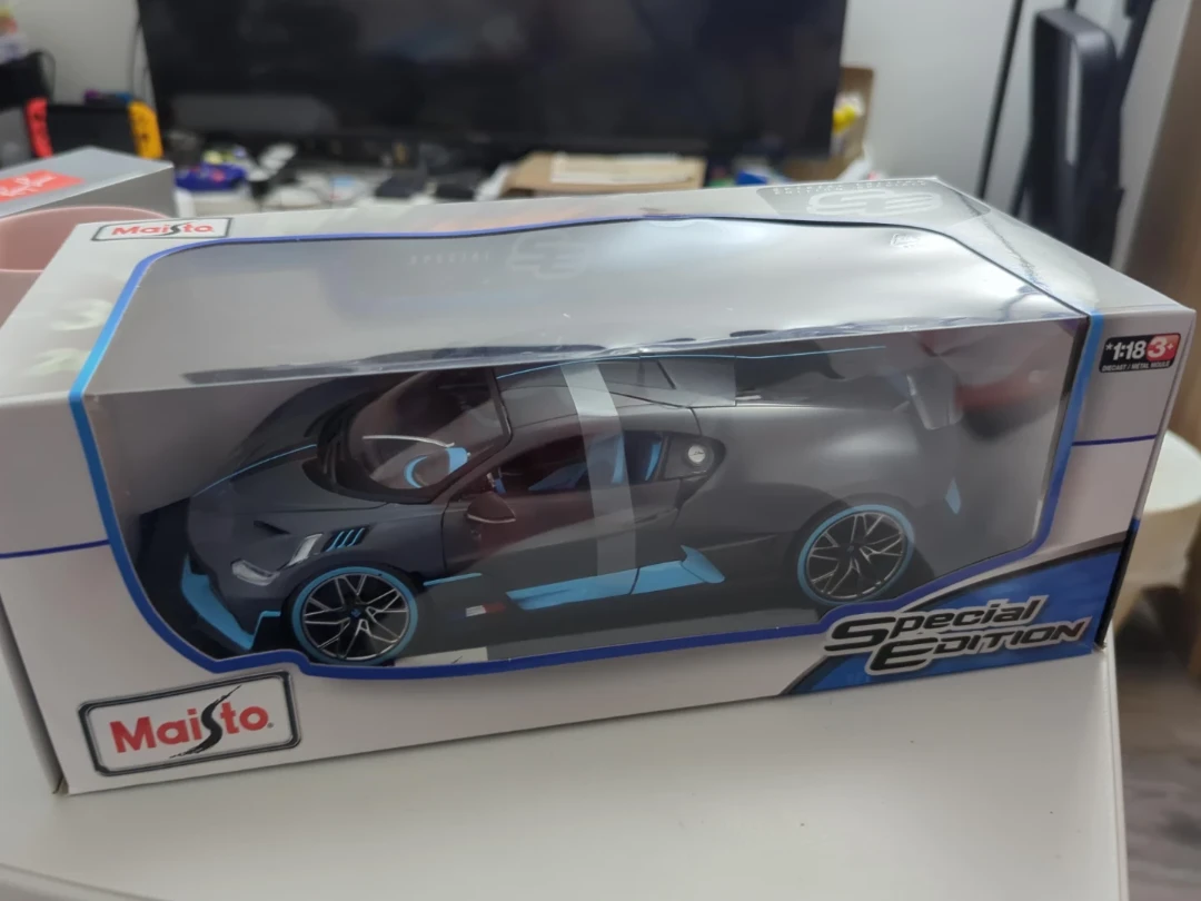 Maisto Special Edition Die-Cast Car 1:18