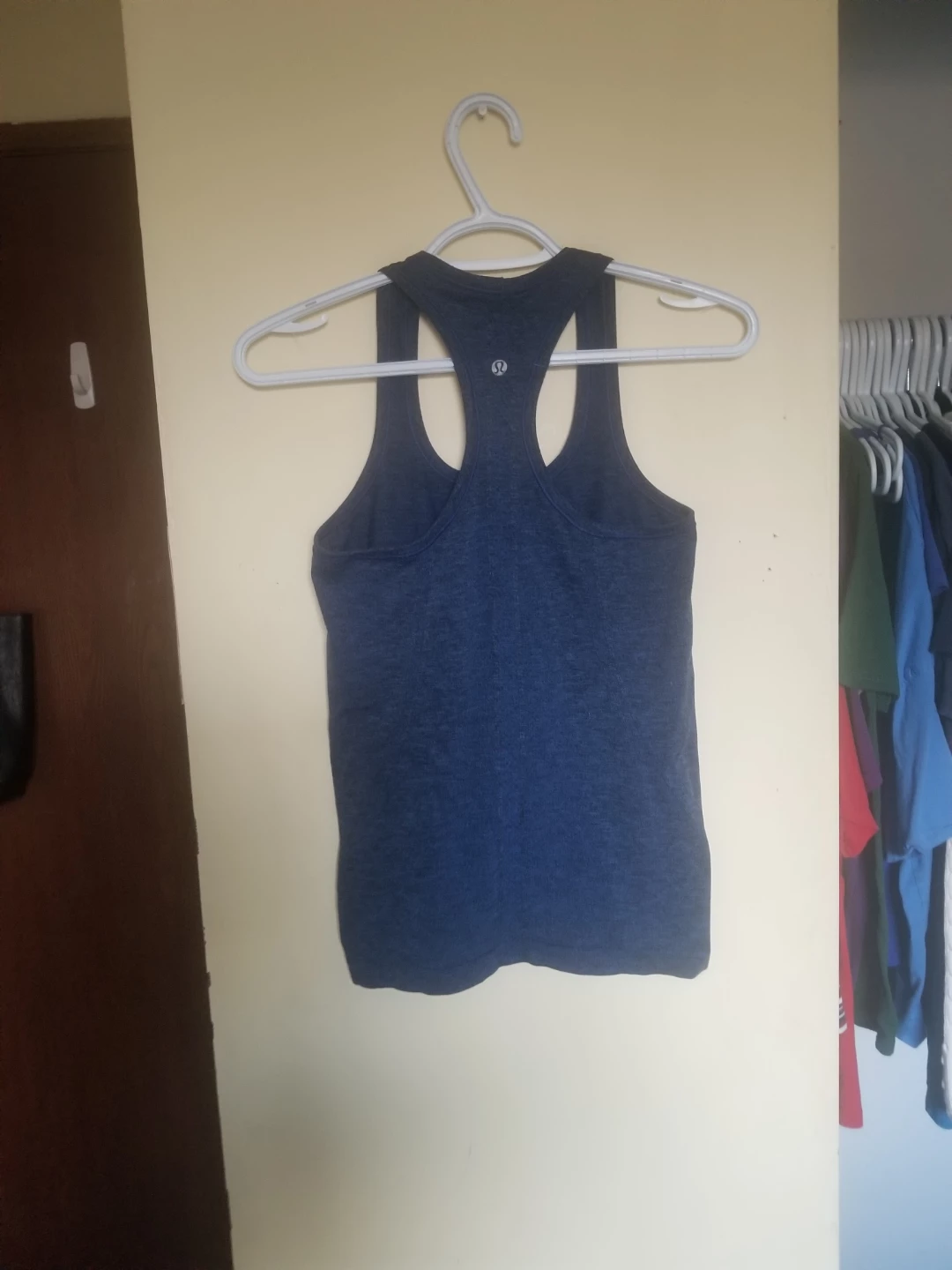 Lululemon Tank Top - photo 3
