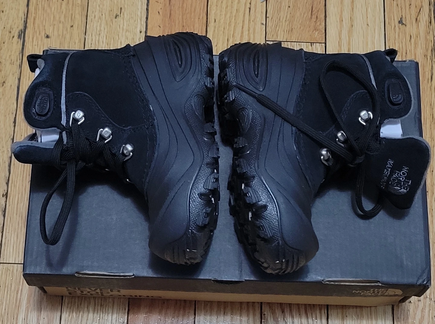 The North Face Kids Heatseeker Insulated Winter Boots size 10 - photo 4