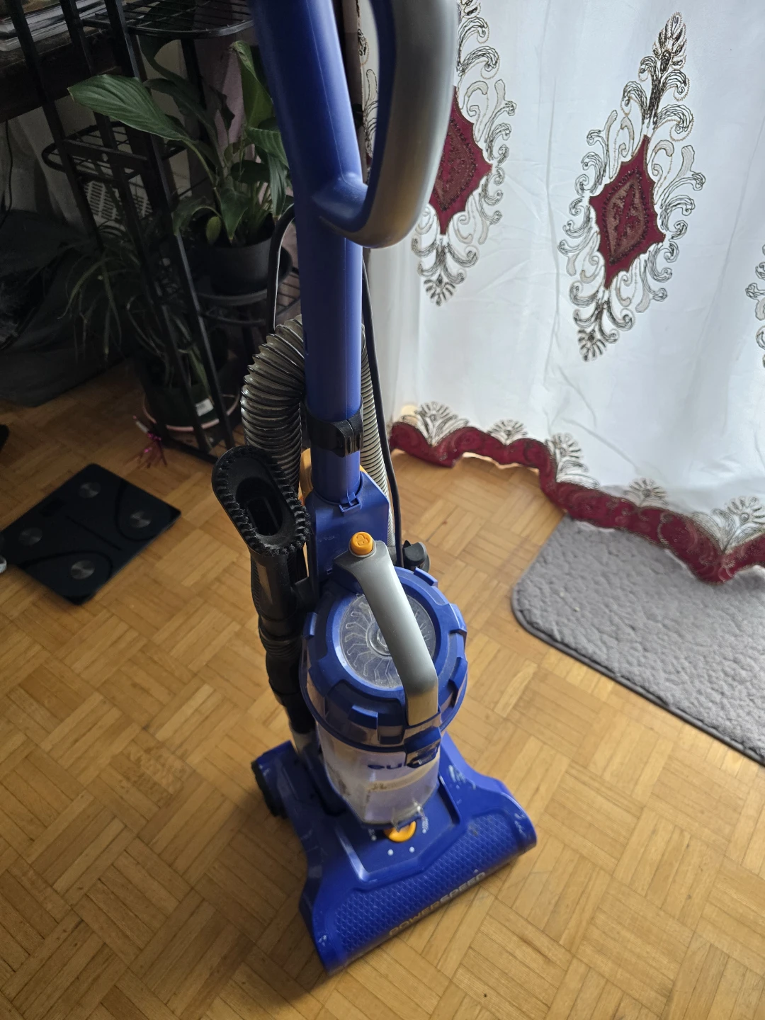Eureka Vacuum Cleaner - photo 2