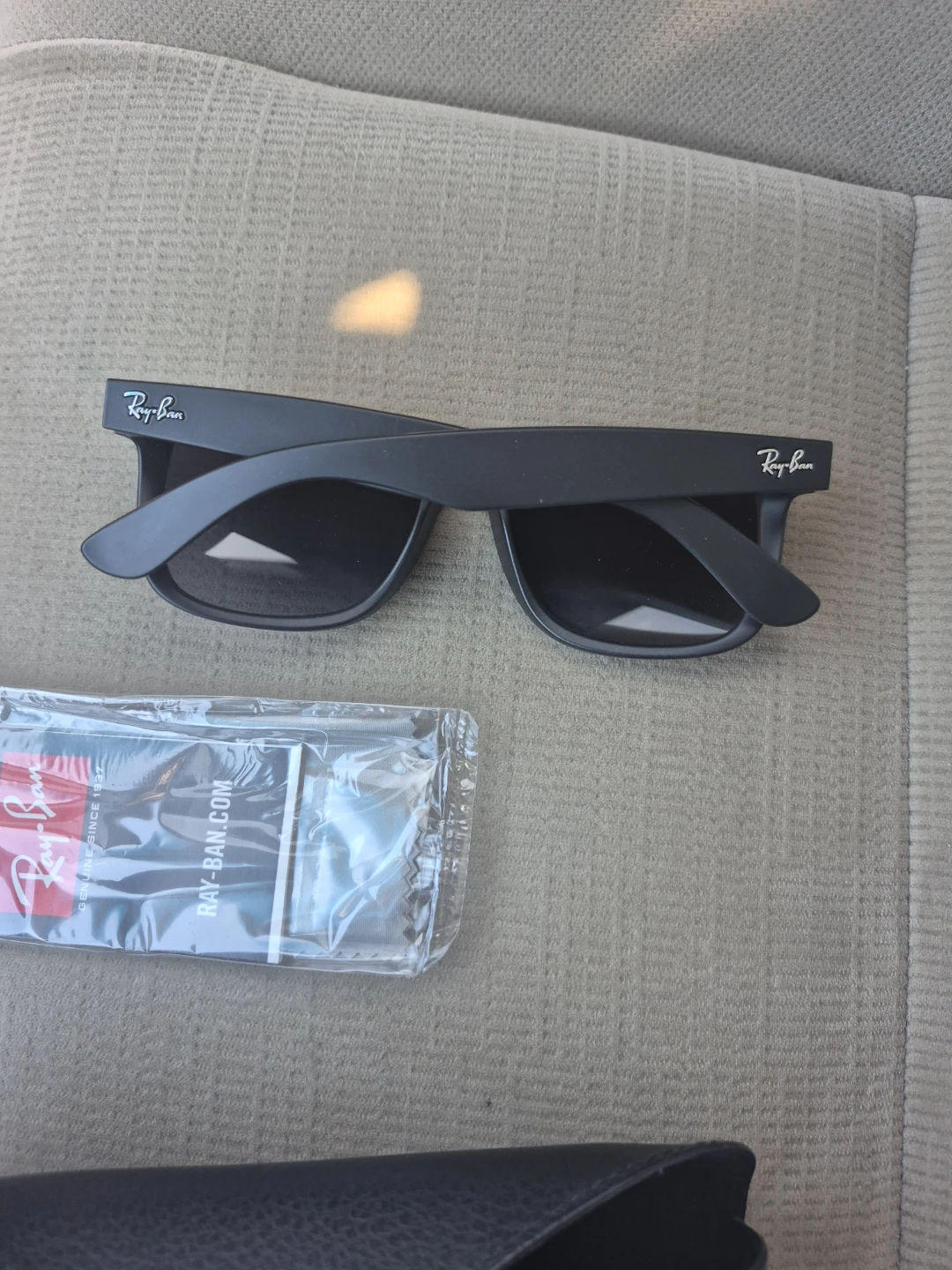 Ray-Ban Wayfarer Sunglasses - photo 3