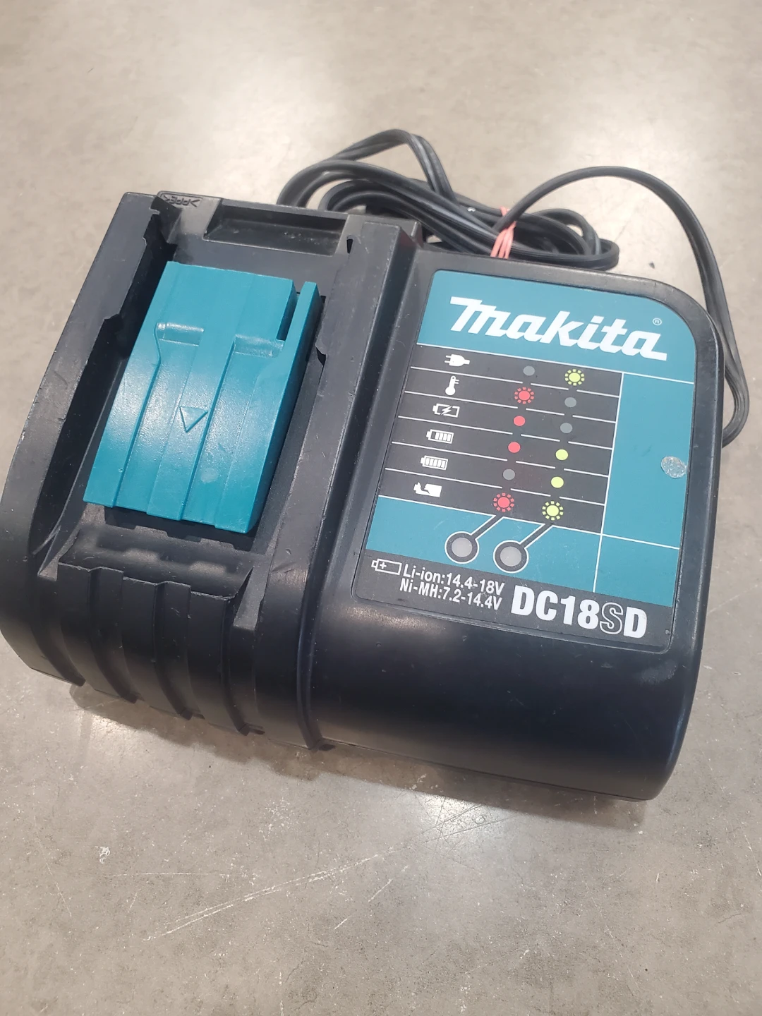 Makita DC18SD Battery Charger