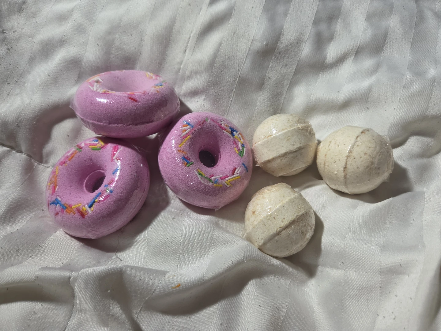 Set of 6 sweet scented bath bombs