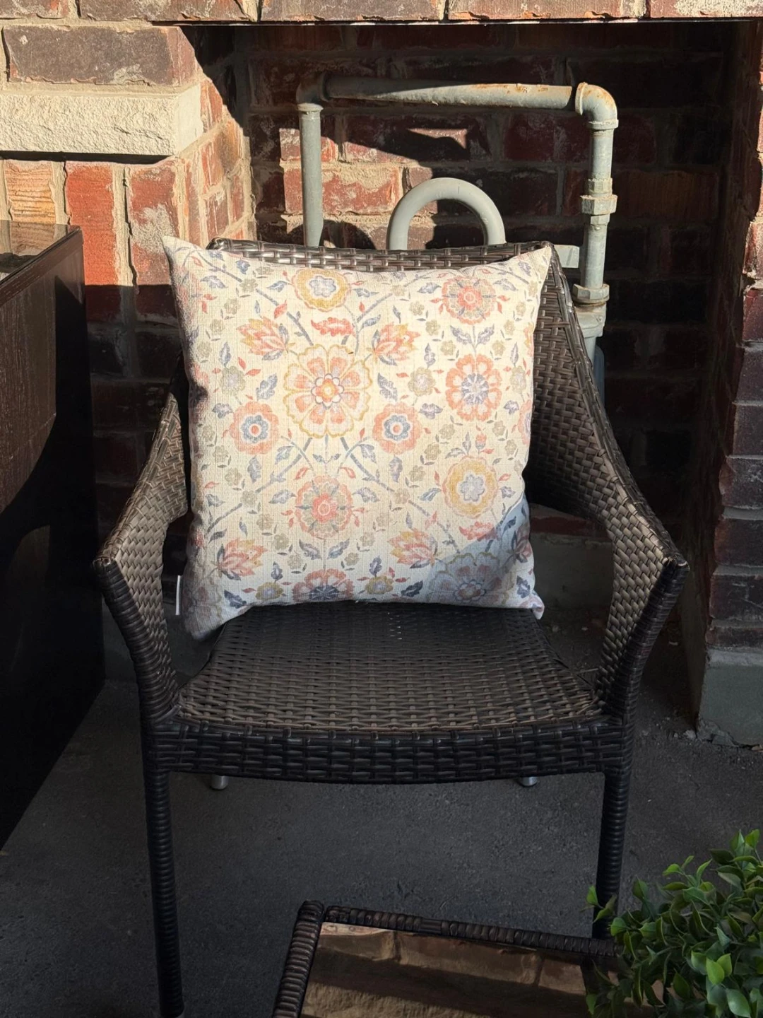 Patio furniture - photo 2