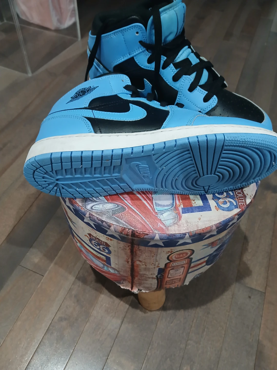 Nike Air Jordan 1 Mid SE 'Light Smoke Grey' Sneakers - photo 2