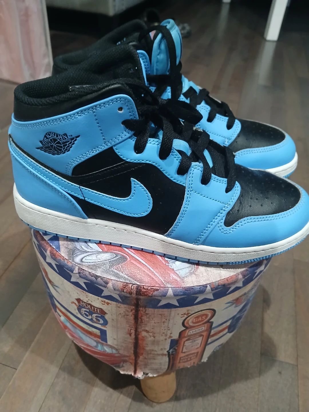 Nike Air Jordan 1 Mid SE 'Light Smoke Grey' Sneakers - photo 4