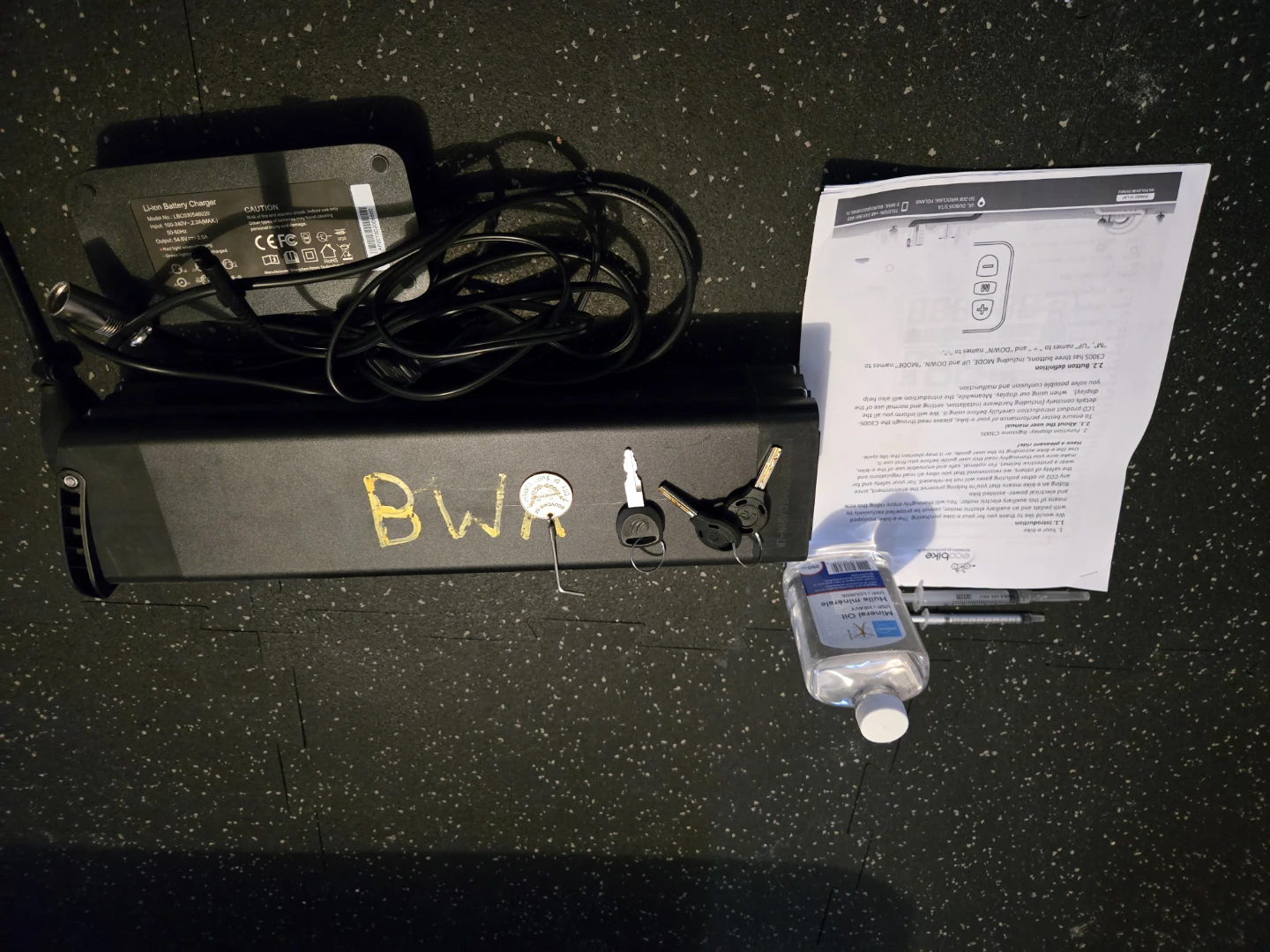 MT-N48V15.6Ah E-bike Battery with Charger and Keys - photo 3