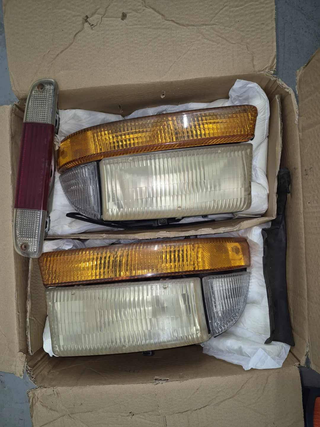 Car Headlight and Taillight Set - photo 3