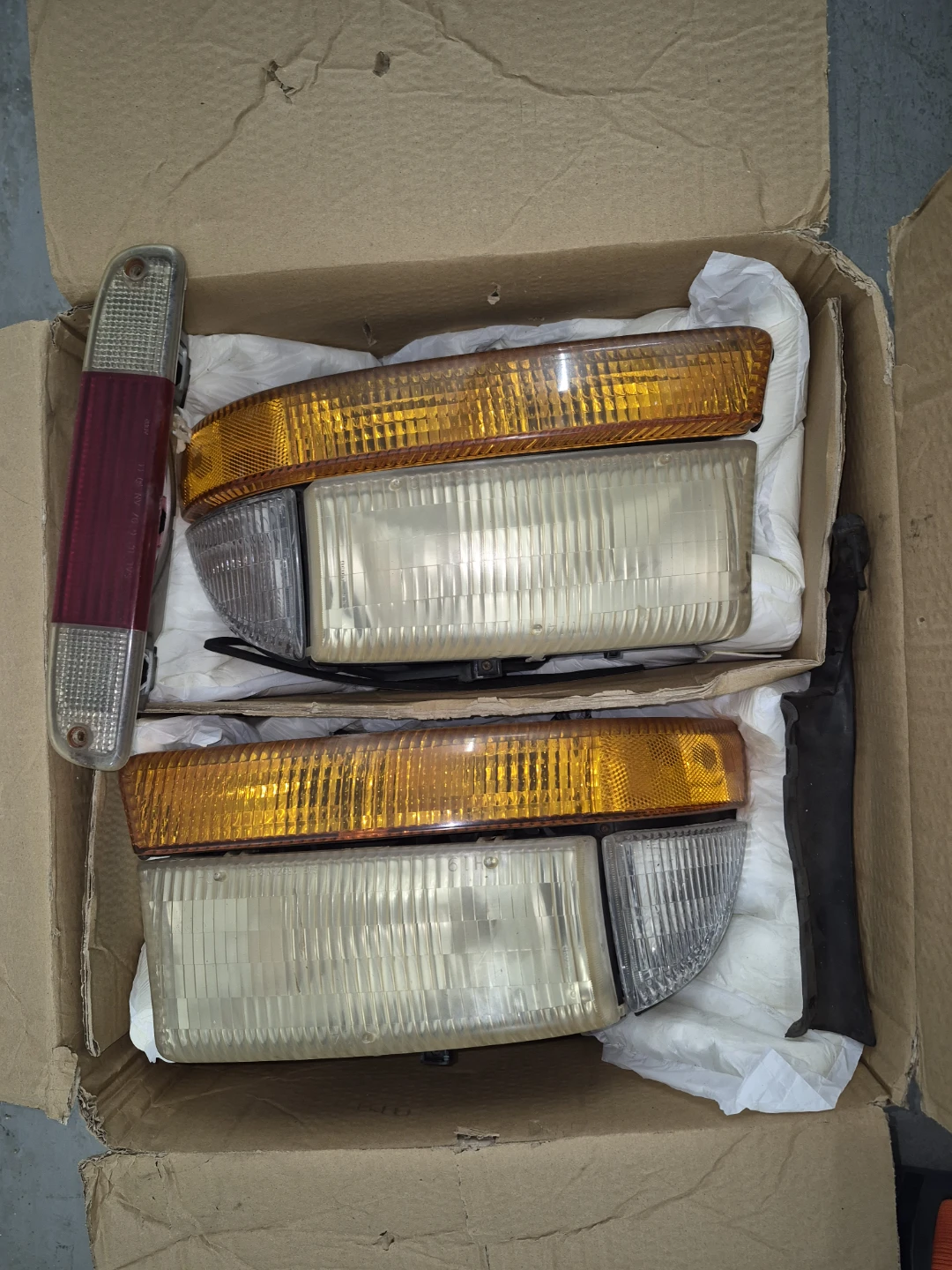 Car Headlight and Taillight Set - photo 4