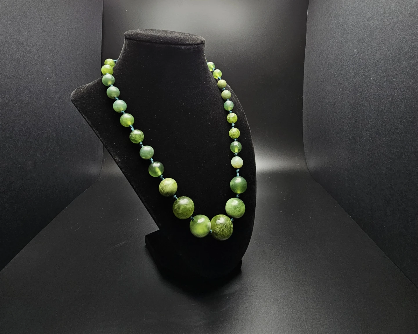 Pure jade hand design