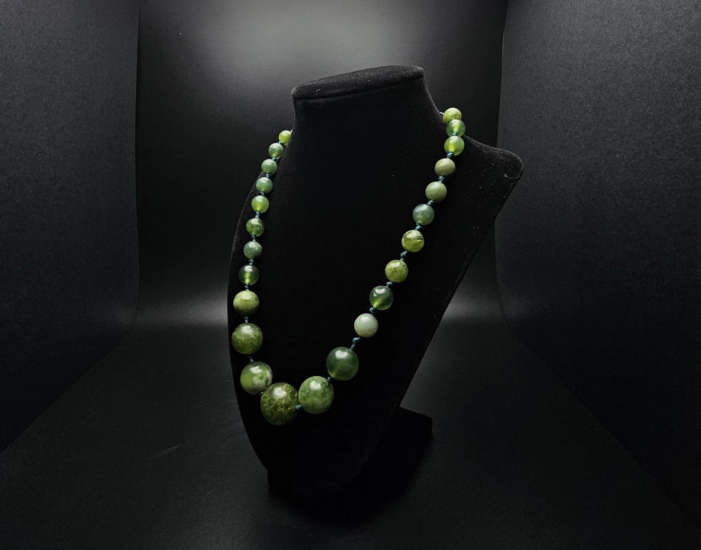Pure jade hand design - photo 2