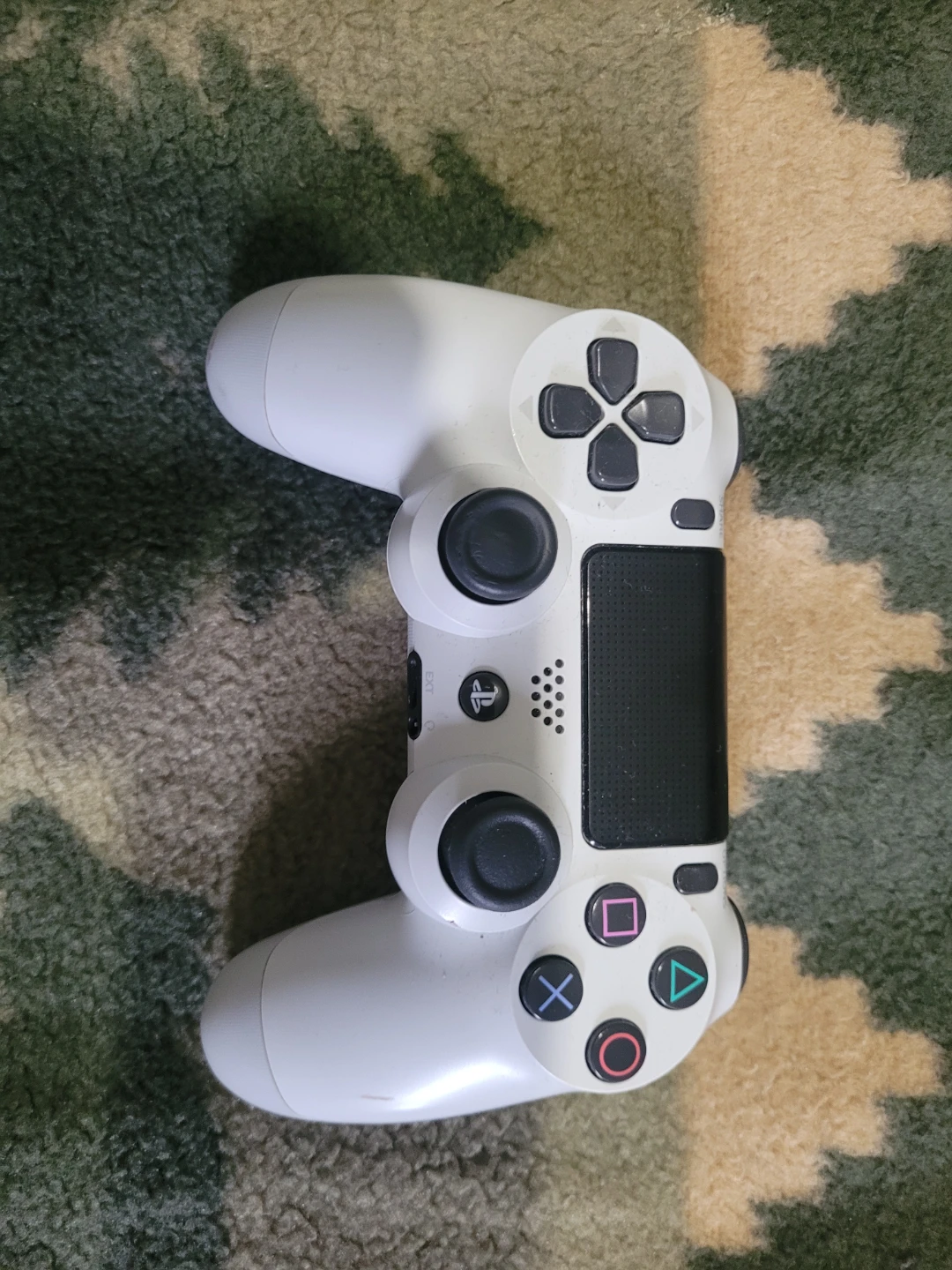 White Sony PlayStation 4 DualShock 4 Controller