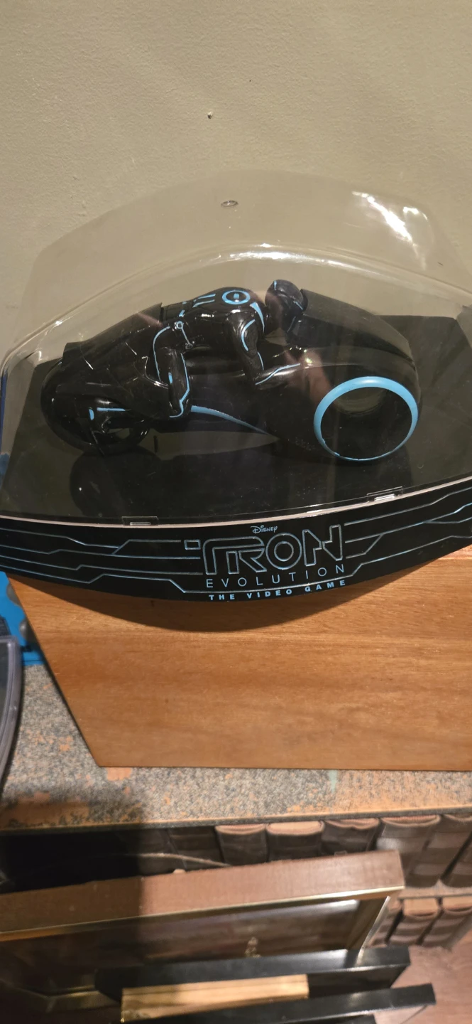 Disney Tron Evolution Light Cycle - photo 2