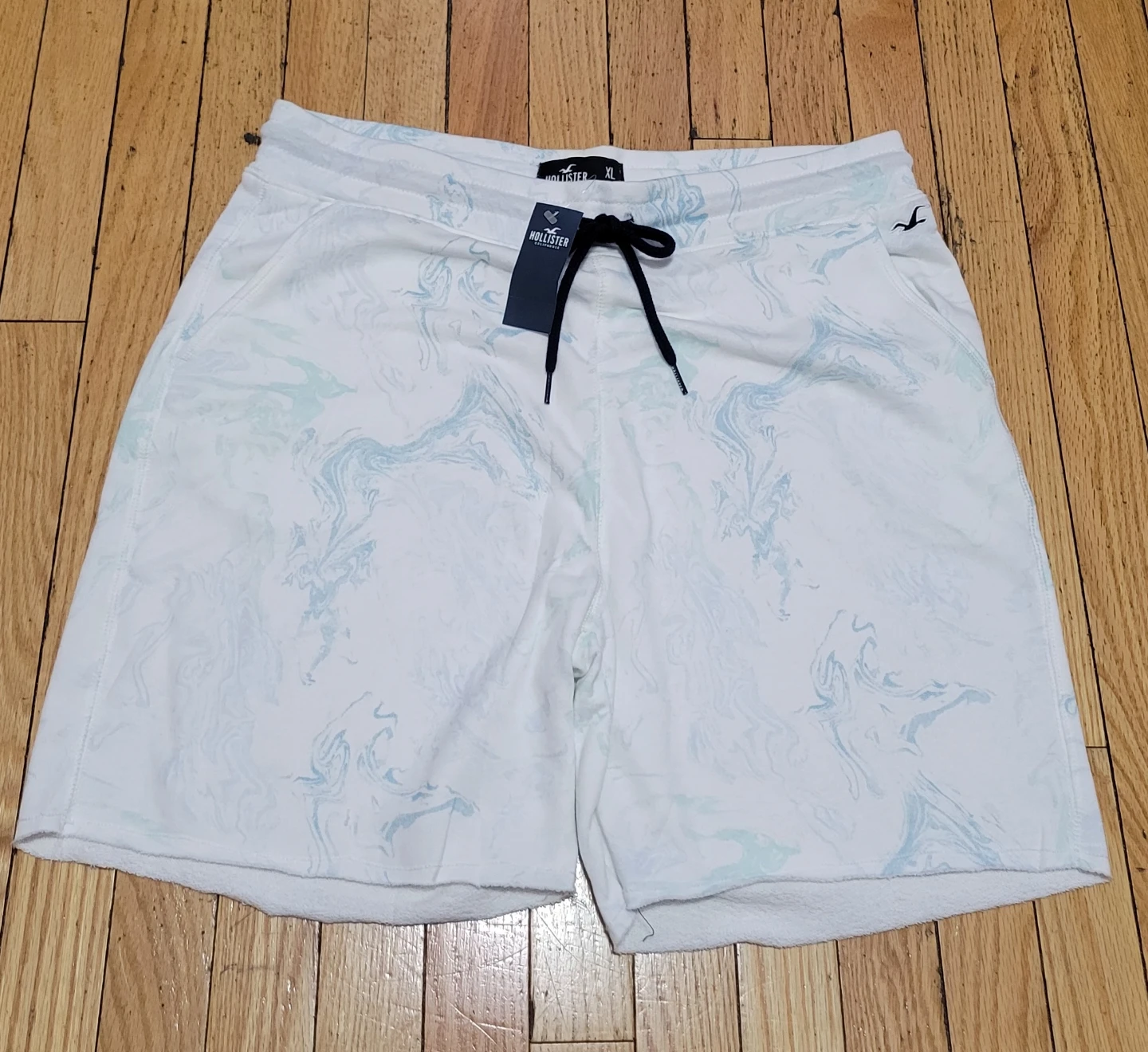 Hollister Men's XL White Marble Pattern Shorts