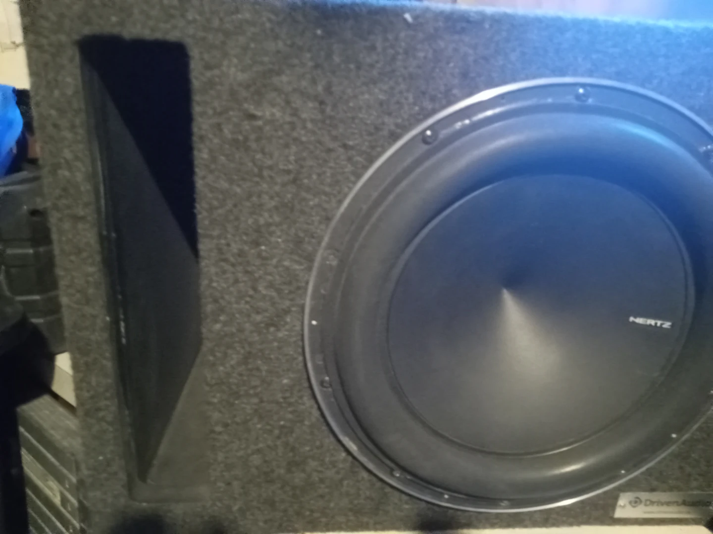 Hertz 12" Subwoofer in Enclosure - photo 3