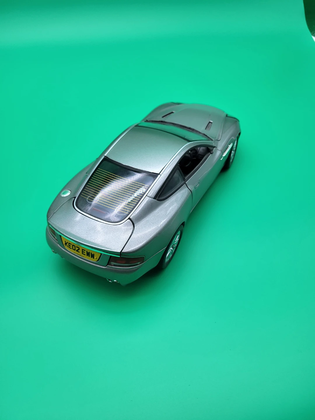 Aston Martin Vanquish Diecast 1:18 Collectable Car Toy - photo 2