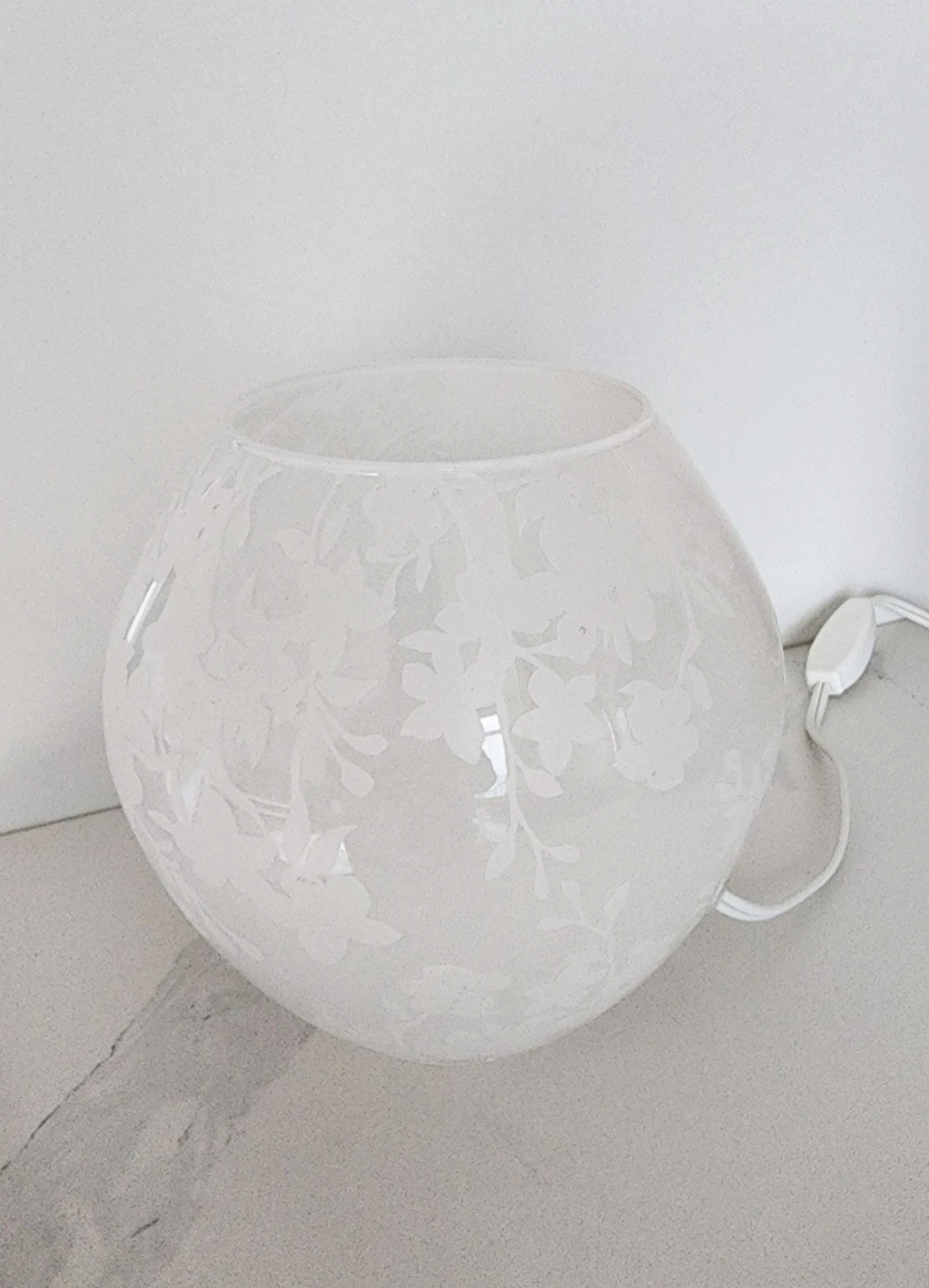 Frosted Glass Floral Table Lamp - photo 2