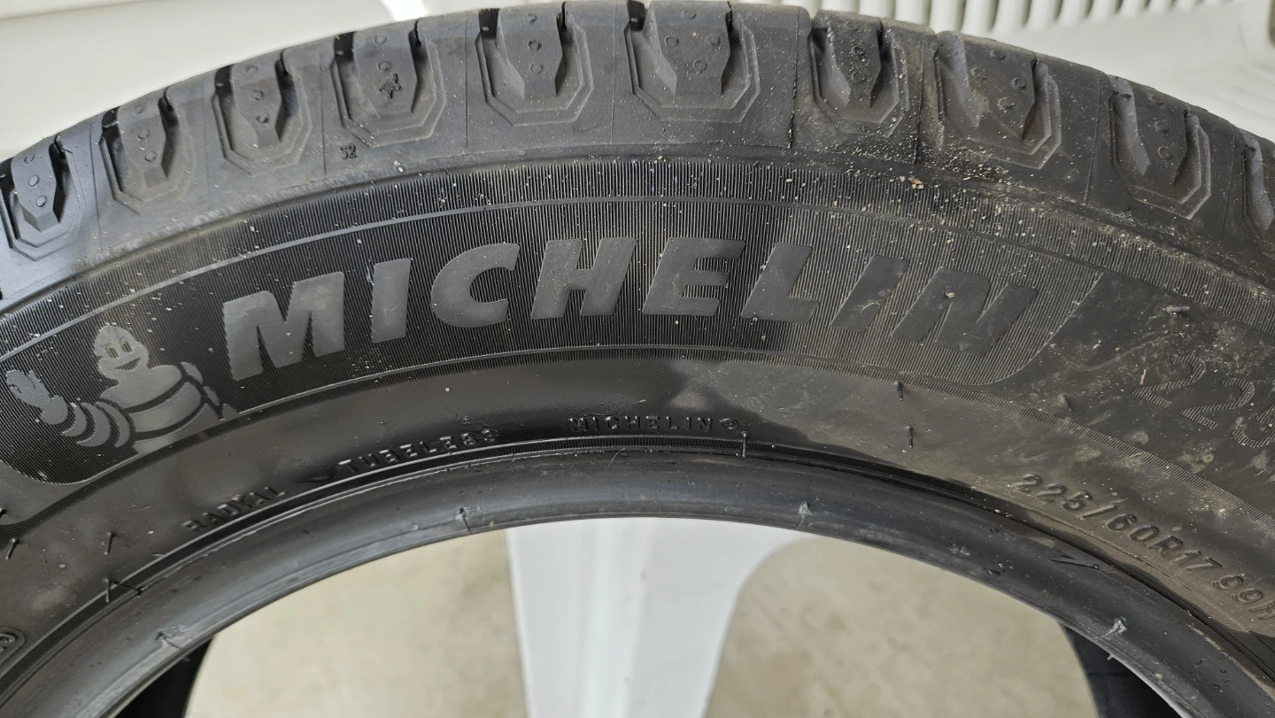 Michelin Defender 2 Tires - 225/60R17 - photo 2