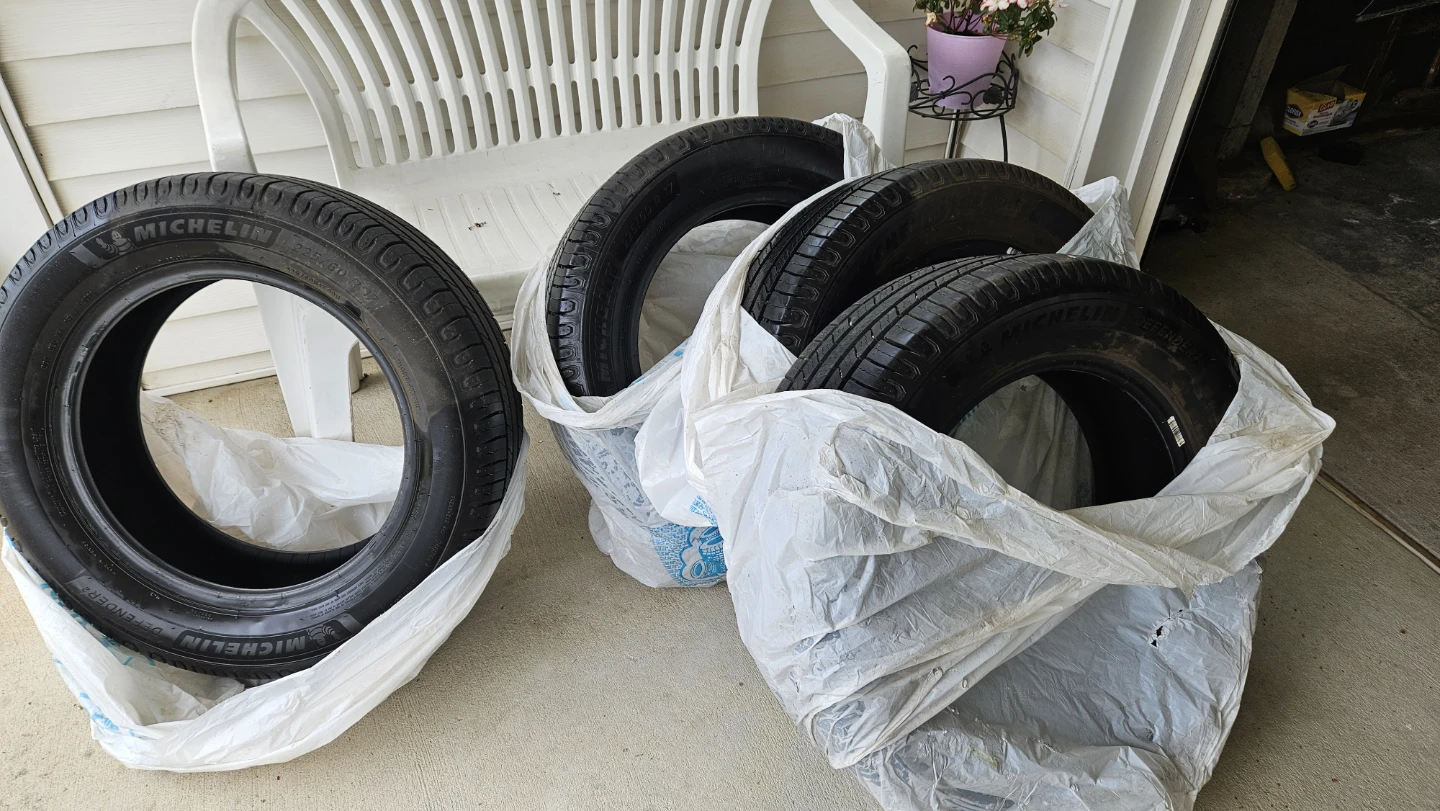 Michelin Defender 2 Tires - 225/60R17 - photo 3