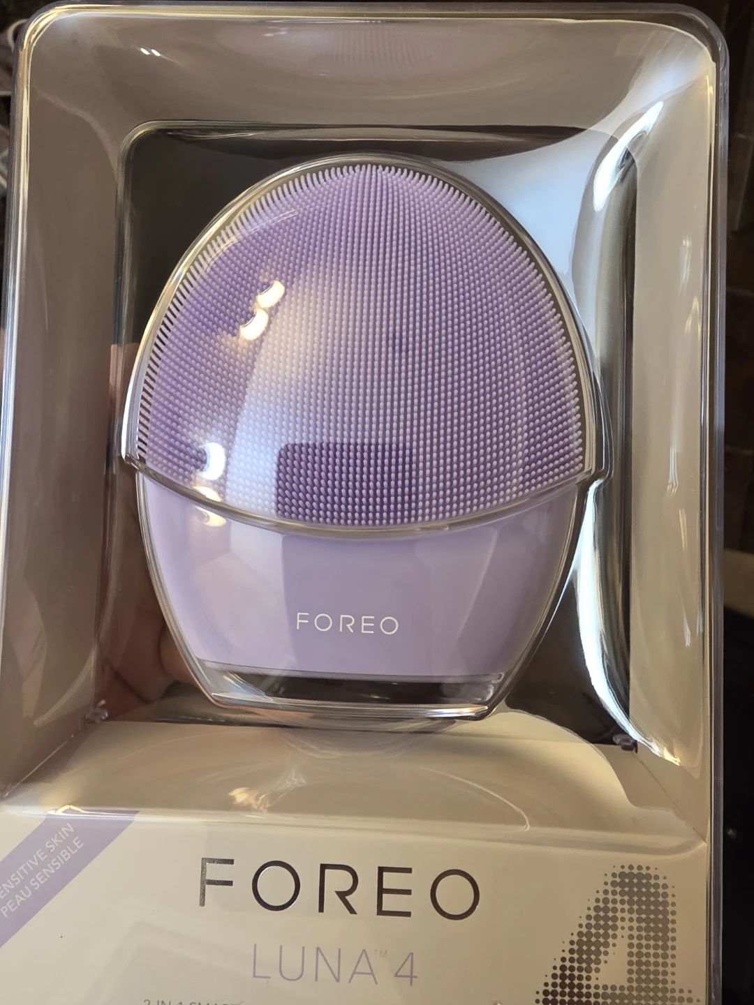 FOREO LUNA 4 Sensitive Skin Facial Cleanser