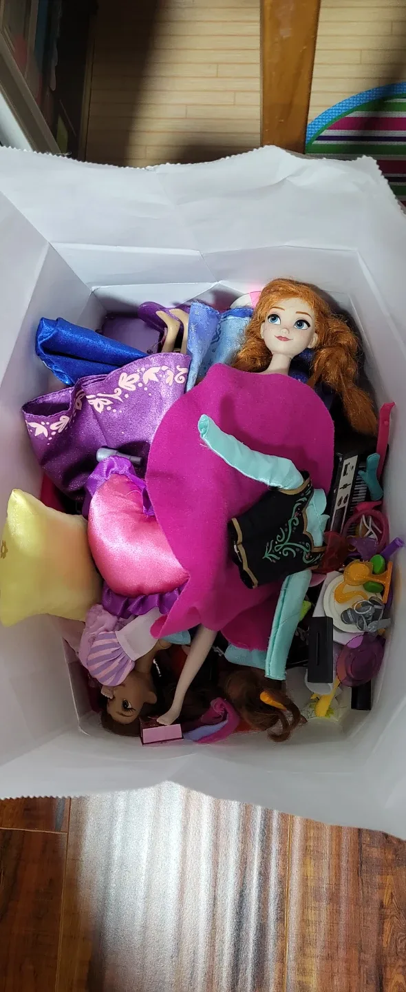 Dollhouse with Accessories and Dolls - photo 2