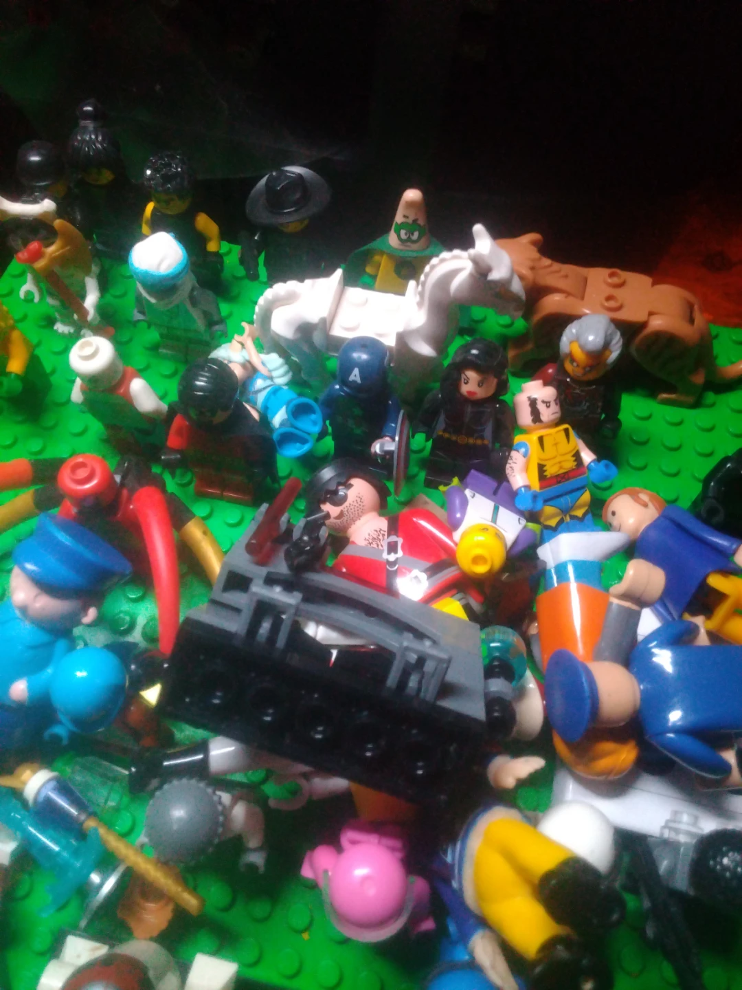 Assorted LEGO Minifigures and Accessories - photo 3