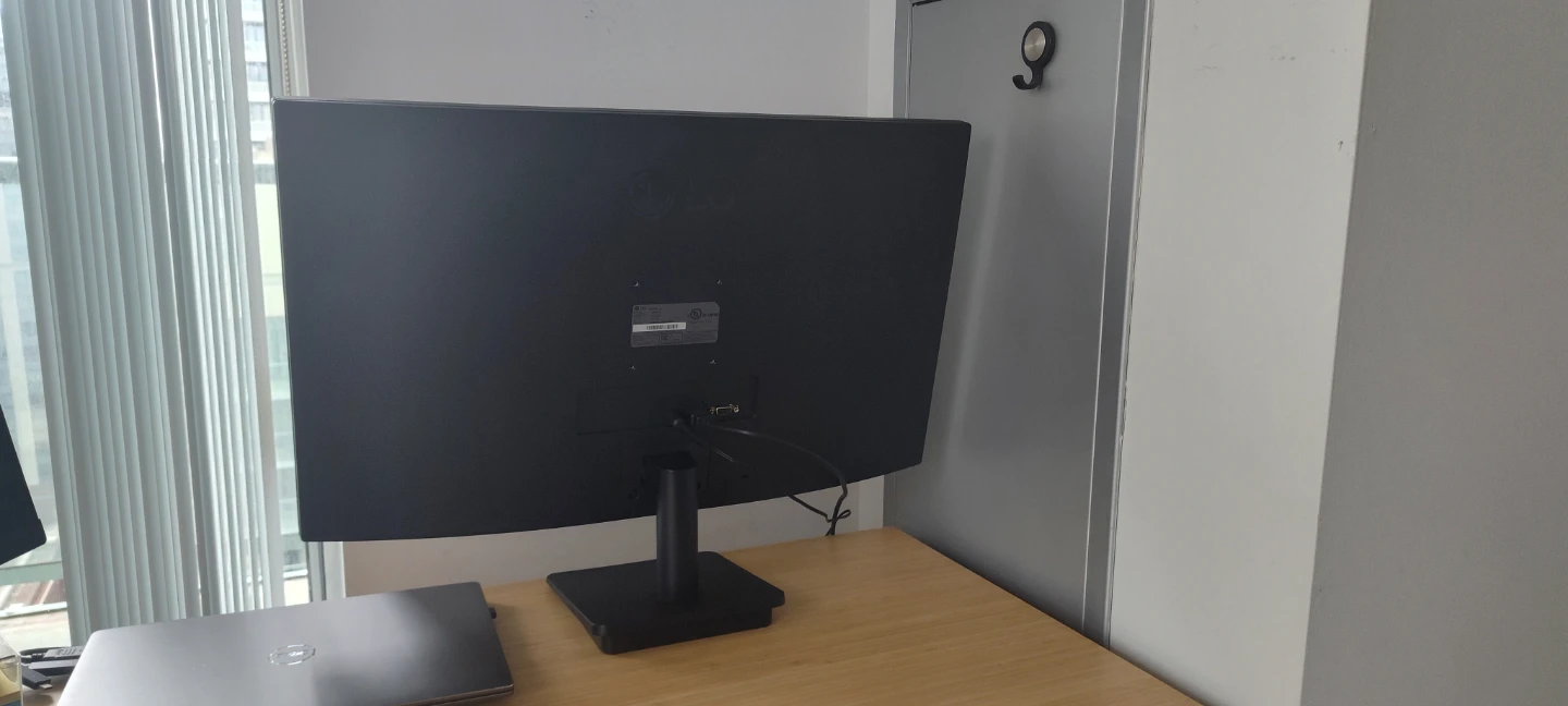 24" LG Monitor with HDMI and D-Sub - photo 2