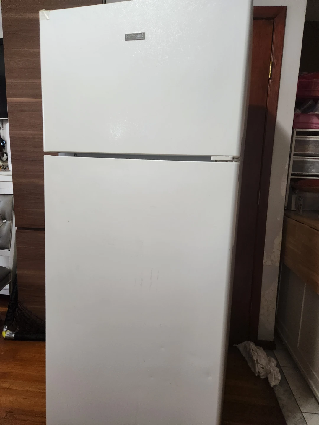 White Hotpoint Refrigerator - photo 2
