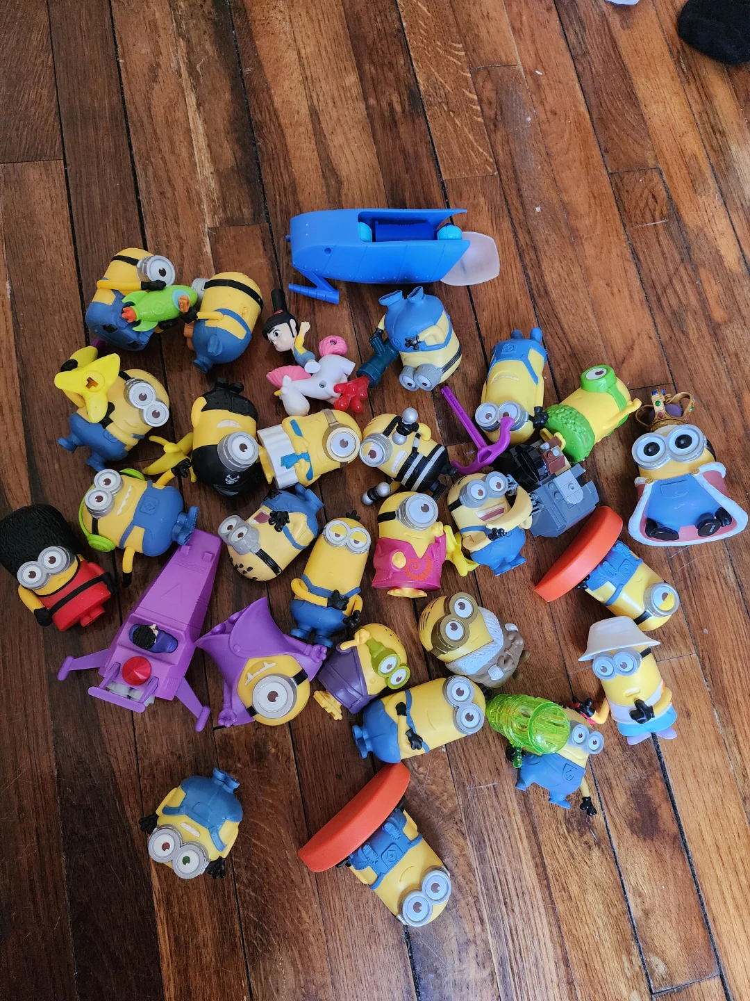 Mcdonald happy meal Minions Toys