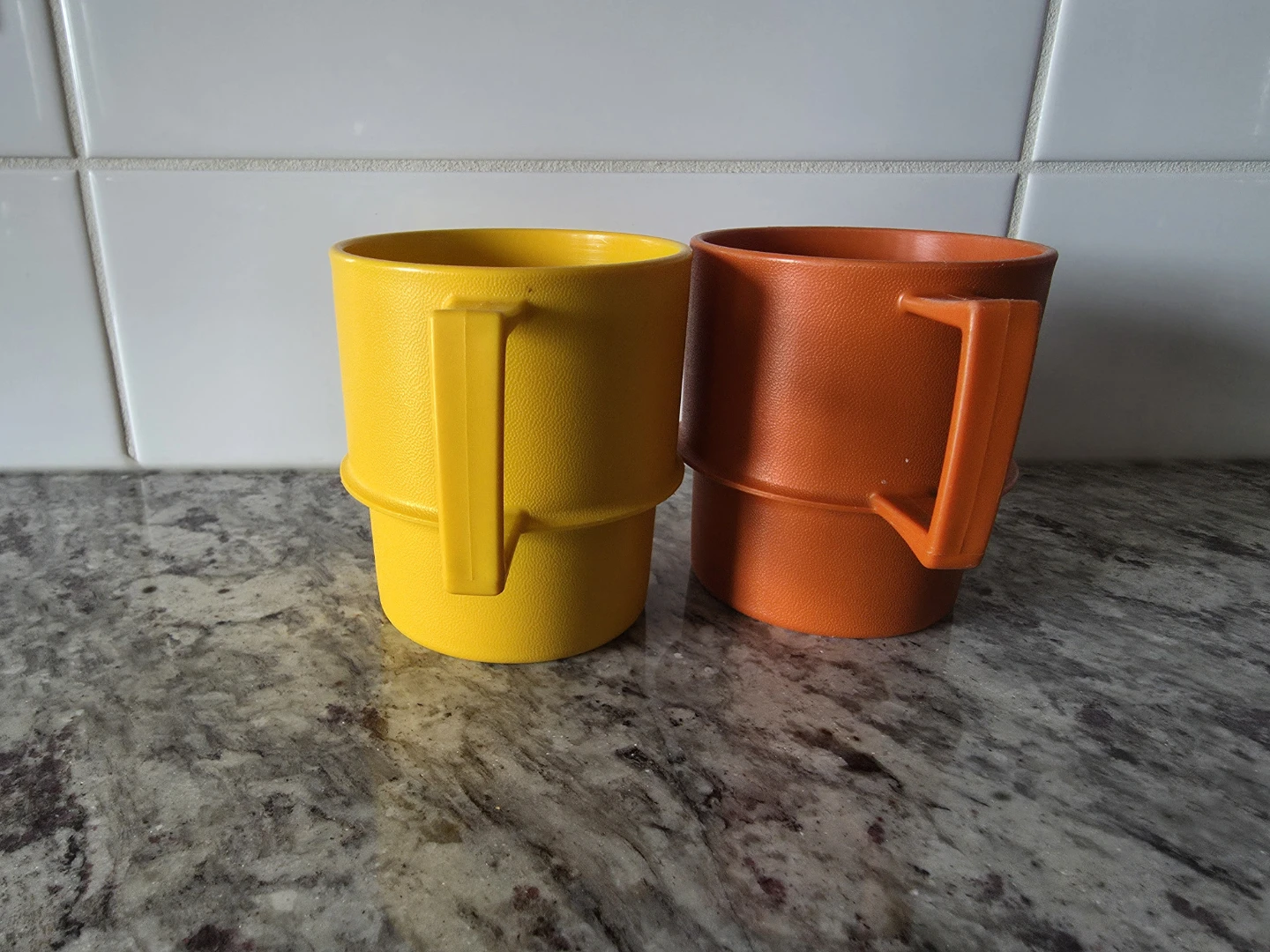 *Vintage* Tupperware Mugs - photo 3