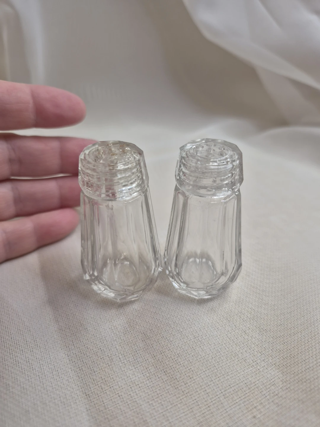 Cute Little Vintage 2 1/4" Glass Salt & Pepper Set - photo 4