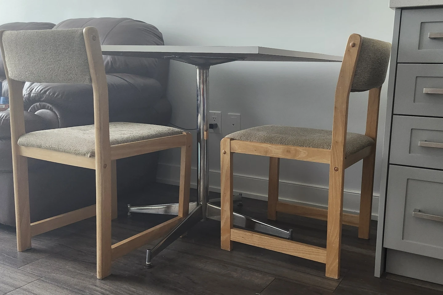 Set of 2 Wooden Dining Chairs with White Table - photo 4
